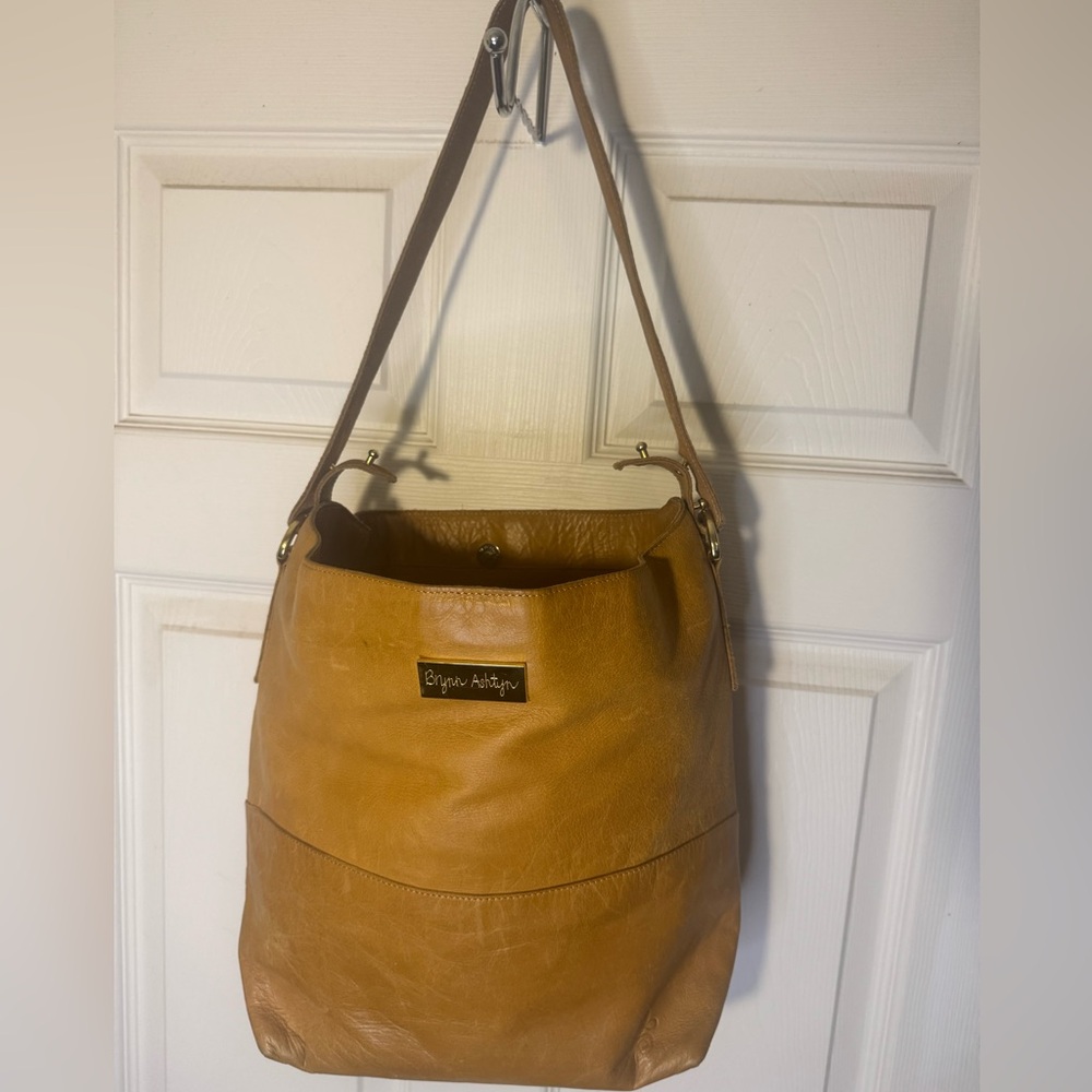 Elegant Tan Leather Hobo Bag